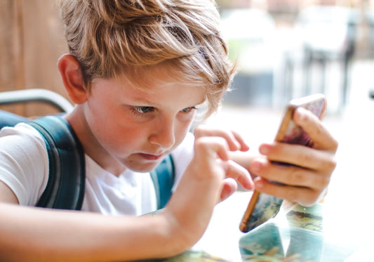 "Text Neck" ou pourquoi vous devriez surveiller la posture de votre enfant