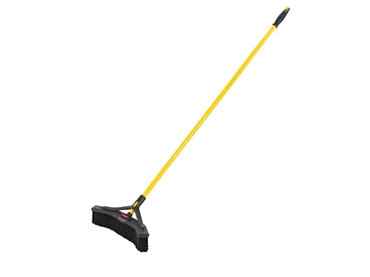 Rubbermaid Commercial Products MAXIMIZER 18" Medium Push to Center Push Broom, Polypropylene Fill, Black